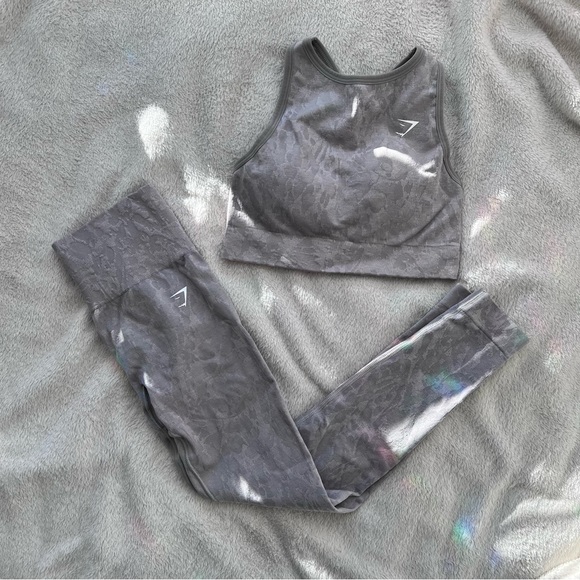 GYMSHARK Adapt Animal Seamless Sports Bra and Leggings – Butterfly Grey - Picture 1 of 9